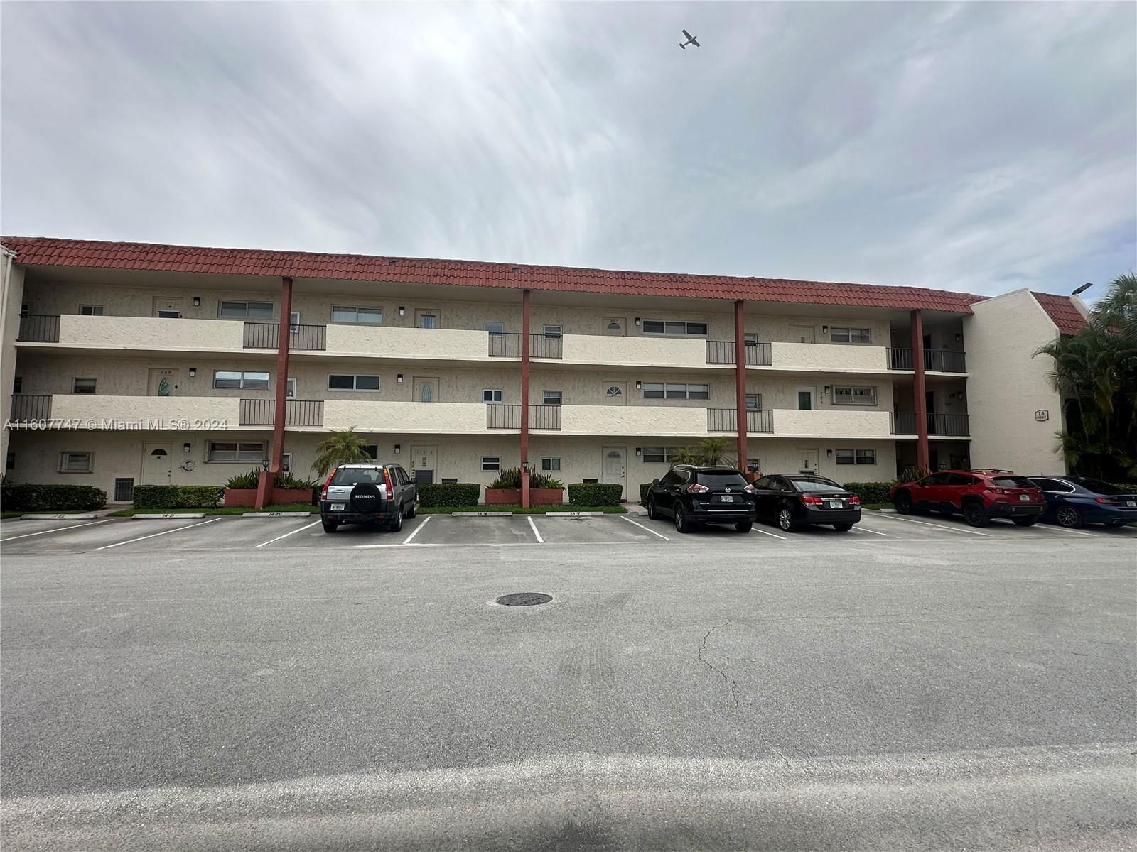 Real estate property located at 9823 Hollybrook Lake Dr #107, Broward, HOLLYBROOK GOLF AND, Pembroke Pines, FL