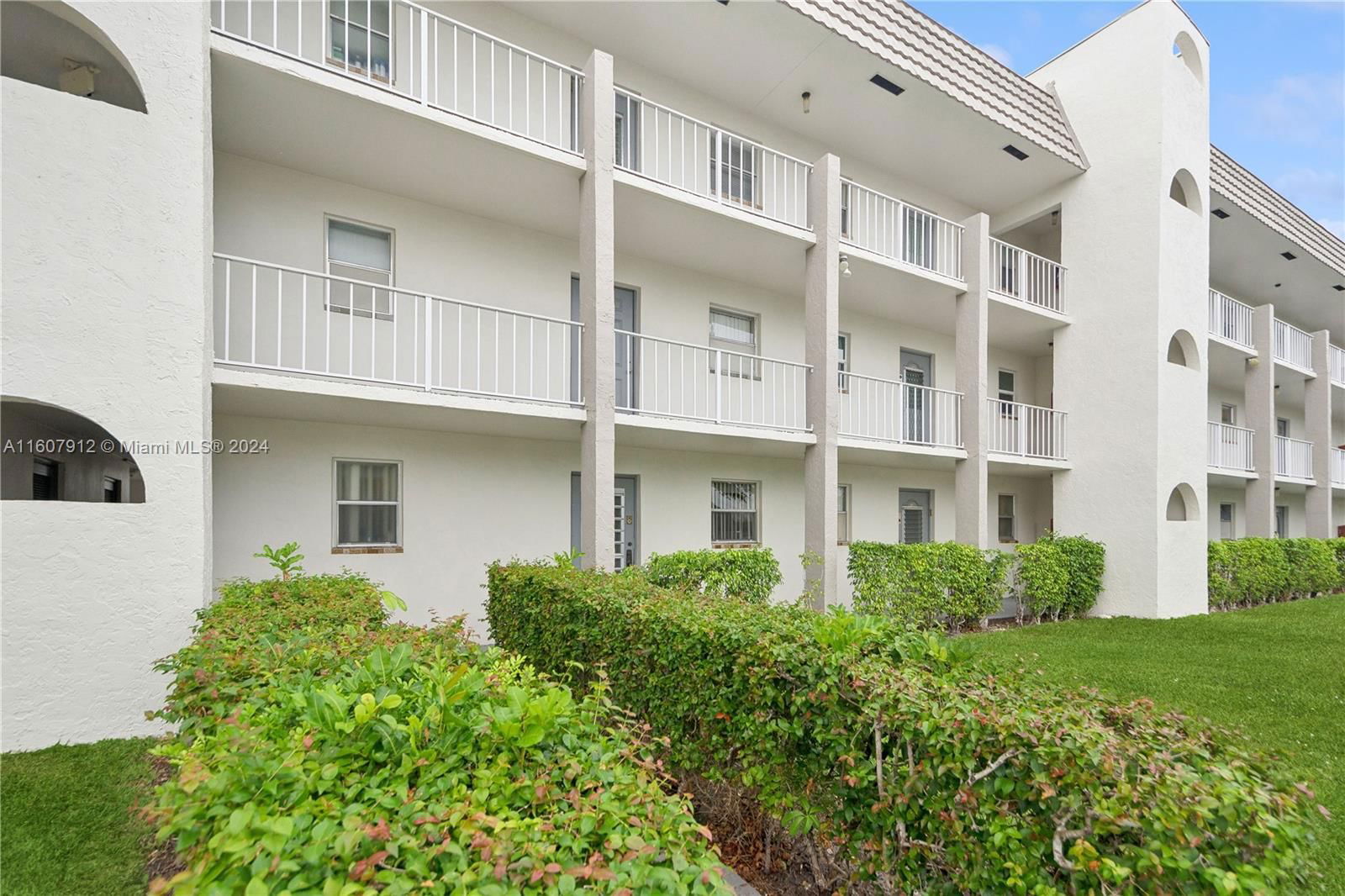 Real estate property located at 8130 Sunrise Lakes Blvd #207, Broward, SUNRISE LAKES 59 CONDO, Sunrise, FL