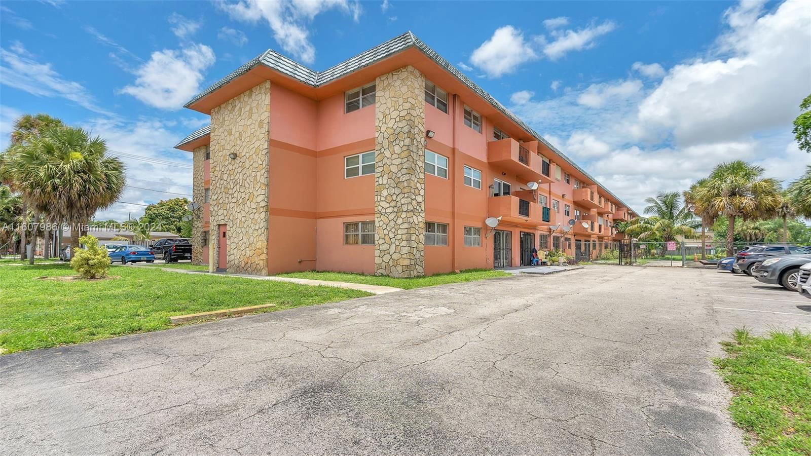 Real estate property located at 17101 57th Ave #302, Miami-Dade County, EL PALMAR CONDO, Miami Gardens, FL