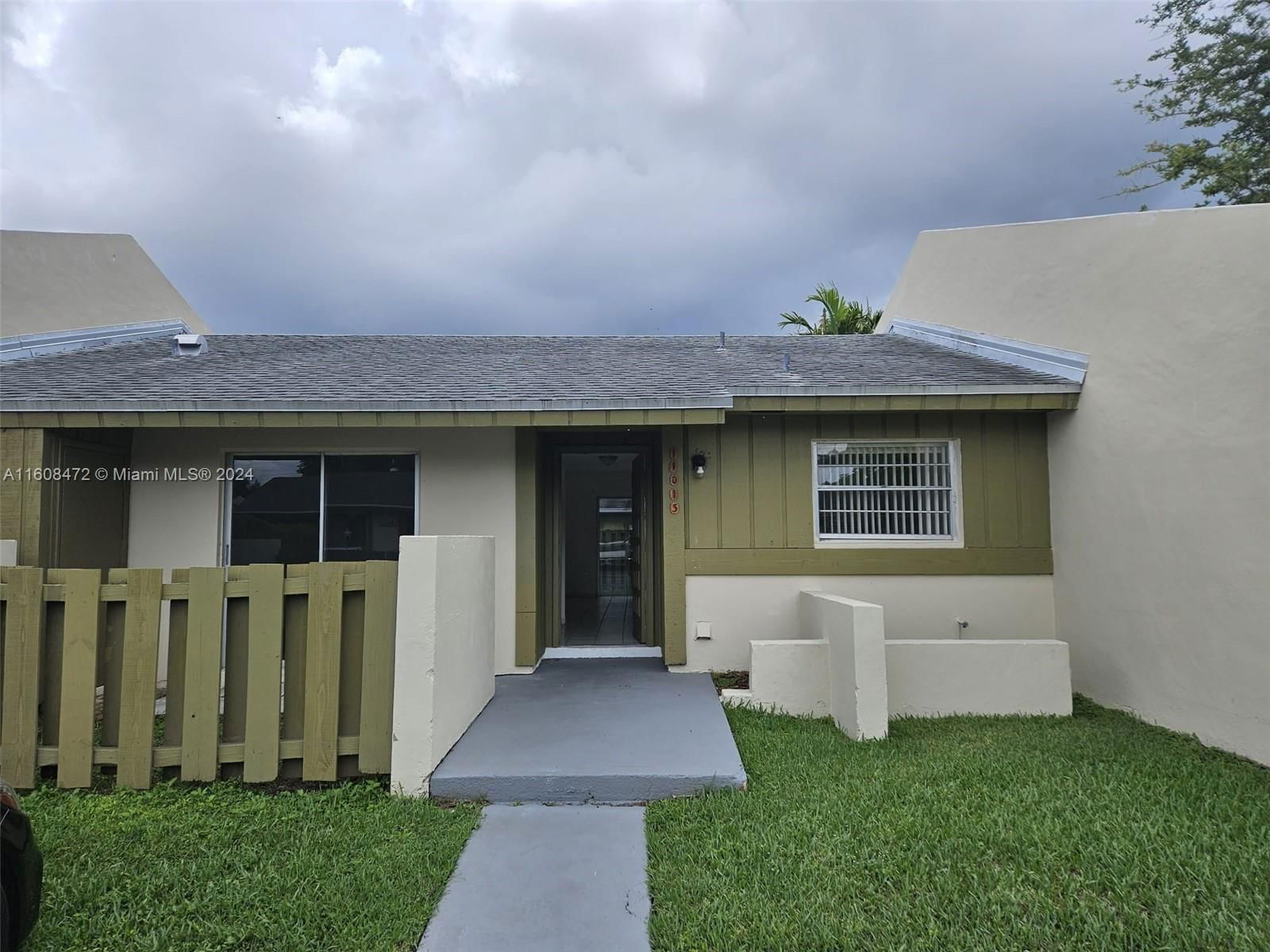 Real estate property located at 11013 125th Ave, Miami-Dade County, DEVON-AIRE VILLAS SEC 4, Miami, FL