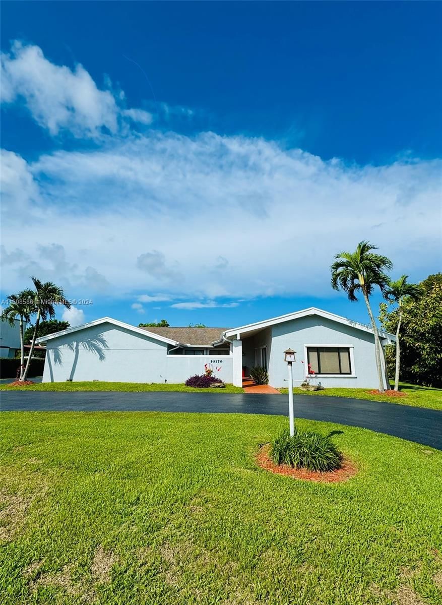 Real estate property located at 10170 Calusa Club Dr, Miami-Dade County, CALUSA CLUB ESTATES, Miami, FL