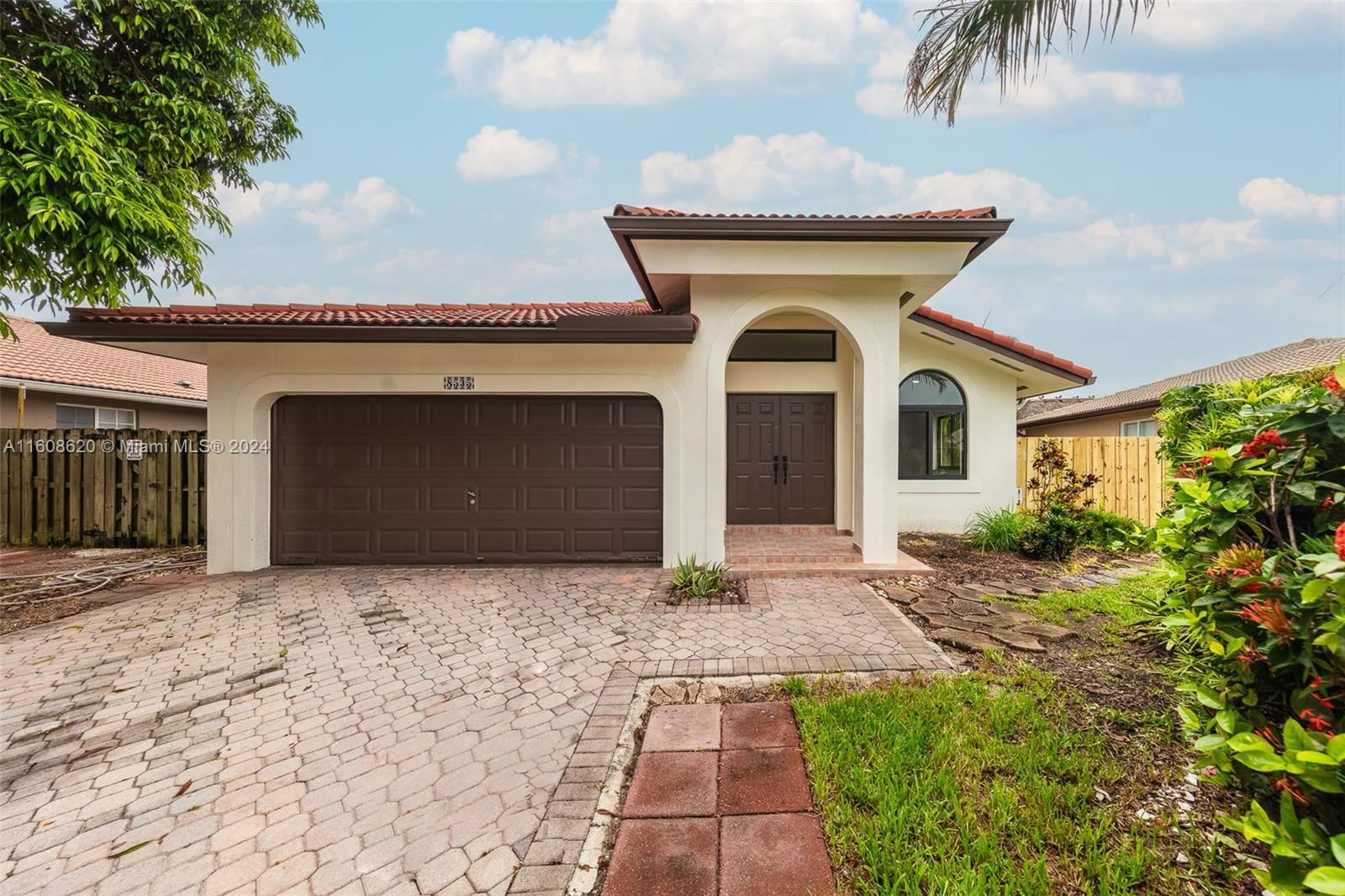 Real estate property located at 8535 Cutler Ct, Miami-Dade County, CENTURY STAR SUB, Cutler Bay, FL