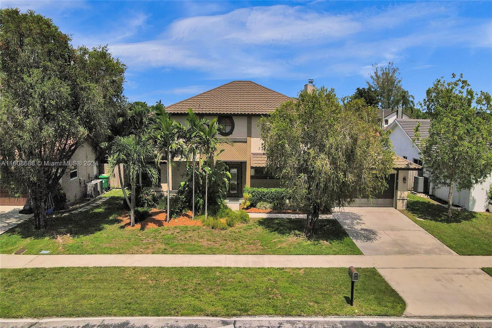 Real estate property located at 5740 Waterford Dr, Broward County, WATERFORD, Davie, FL