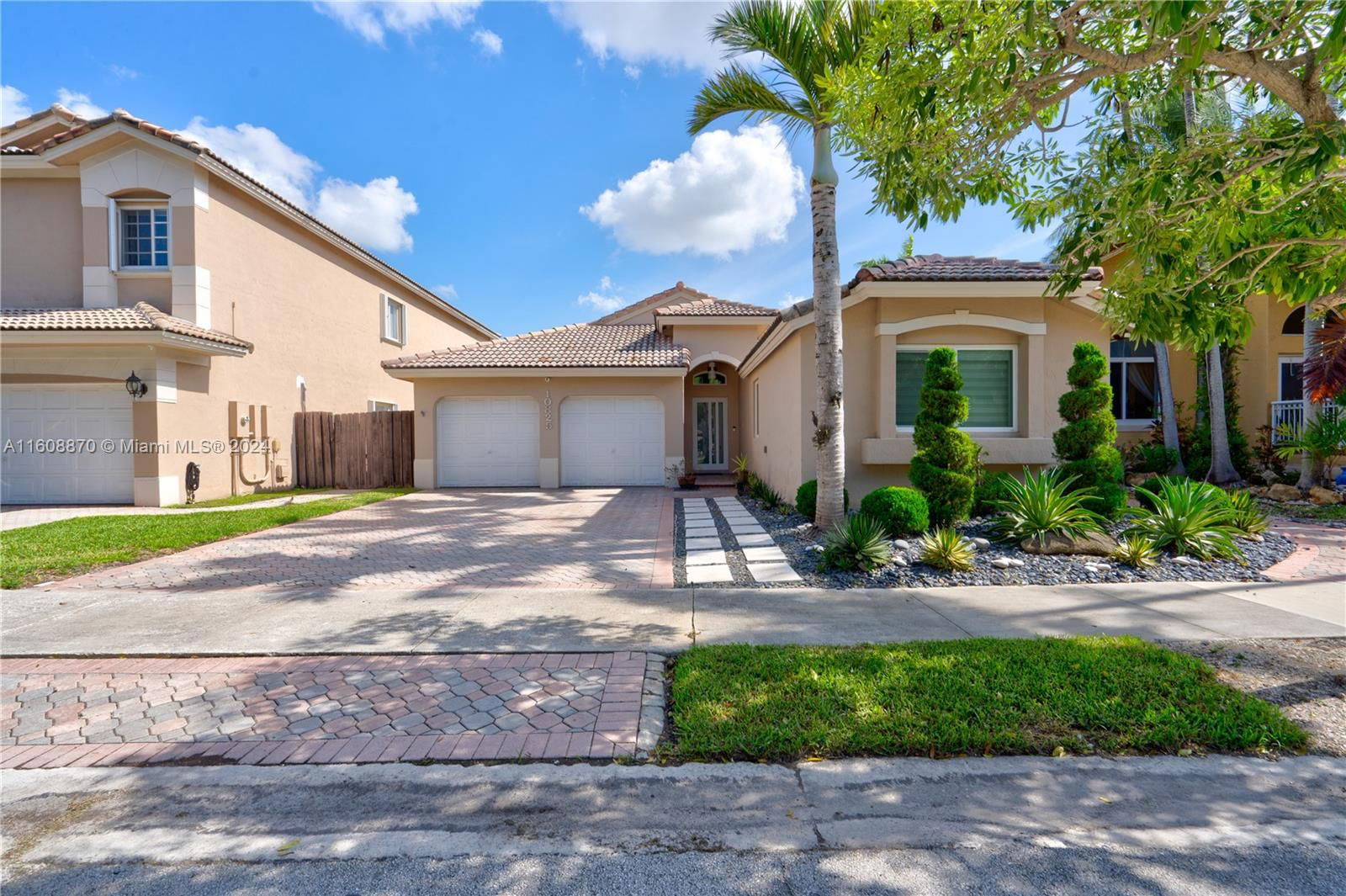 Real estate property located at 10825 73rd Ter, Miami-Dade County, DORAL ISLES ST CROIX, Doral, FL