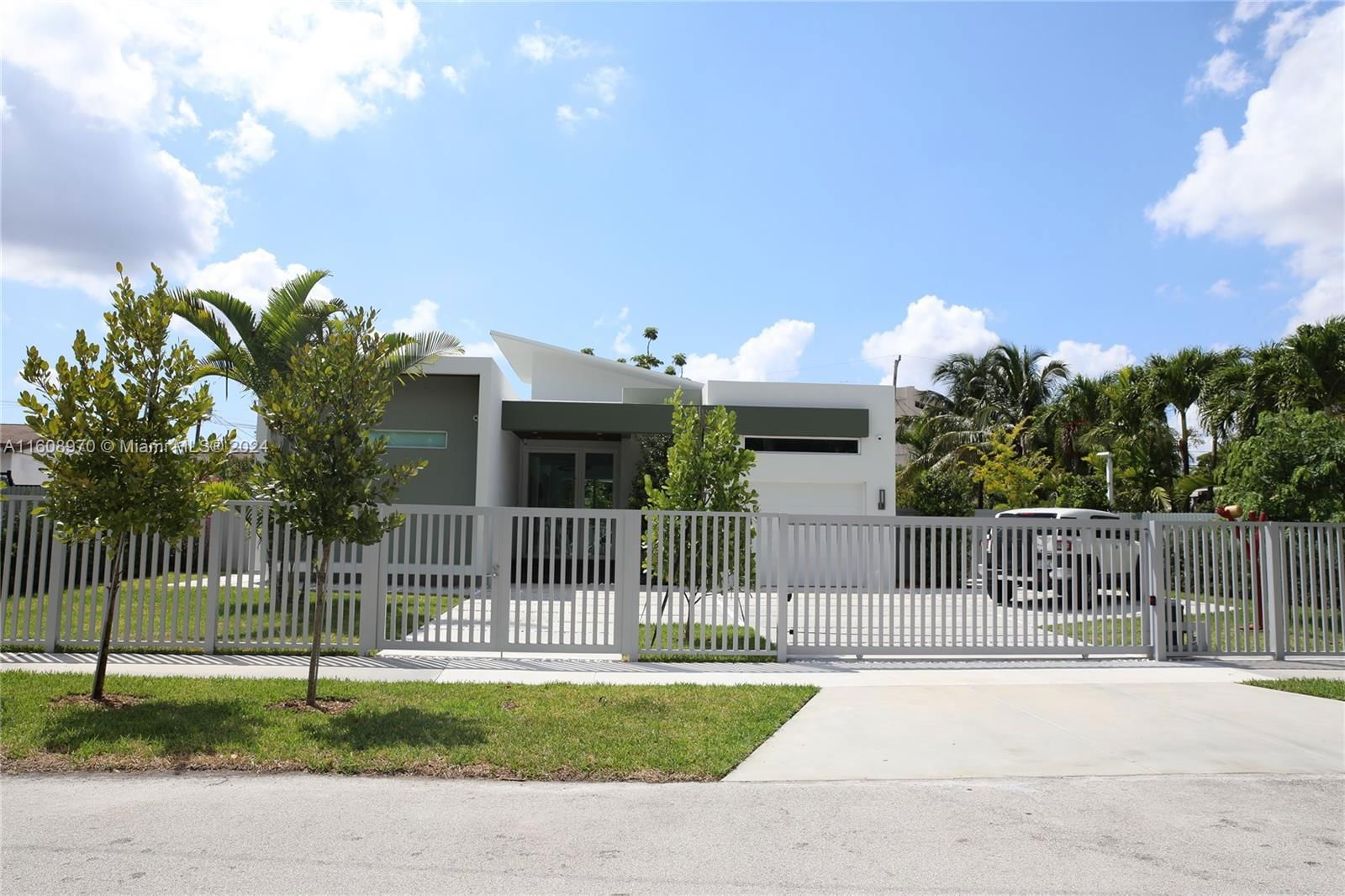 Real estate property located at 11938 41st Dr, Miami-Dade, SOUTHERN ESTS, Miami, FL