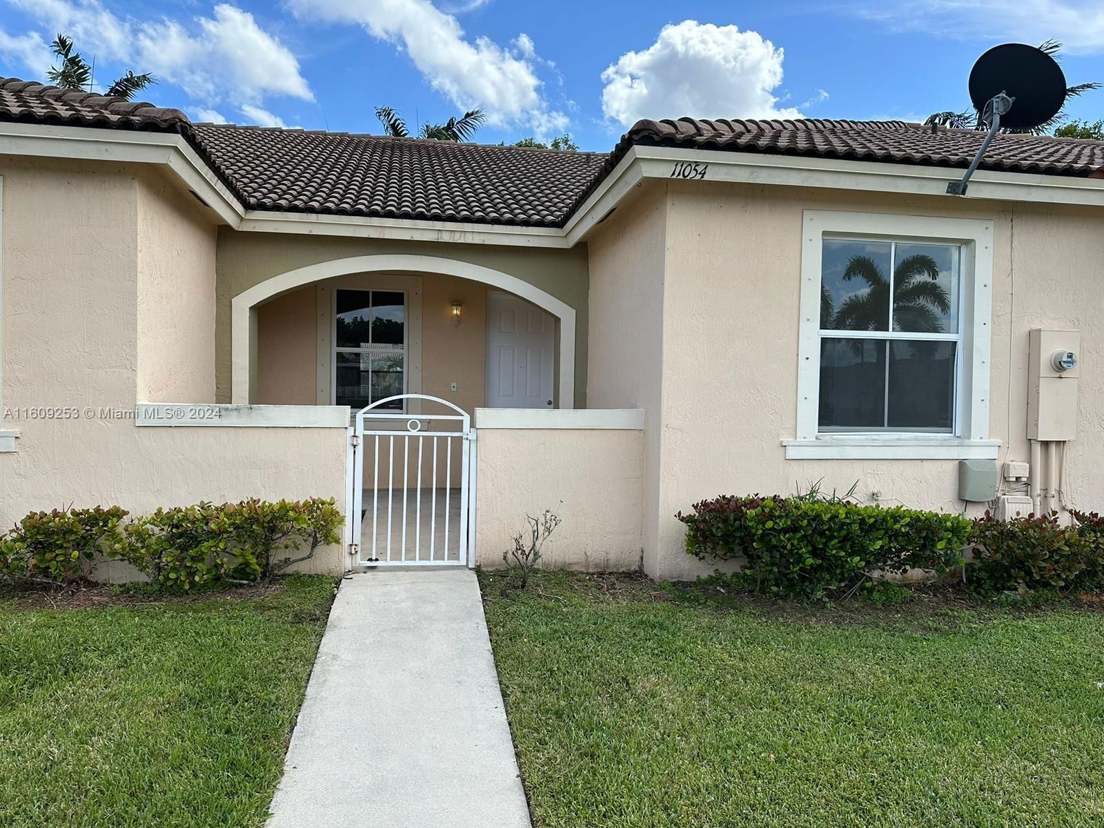 Real estate property located at 11054 237th Ln, Miami-Dade County, SPICEWOOD SUB, Homestead, FL