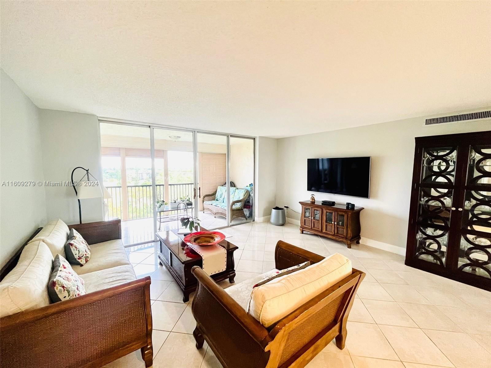 Real estate property located at 3940 Inverrary Blvd #808-A, Broward County, 18TH HOLE AT INVERRARY CO, Lauderhill, FL