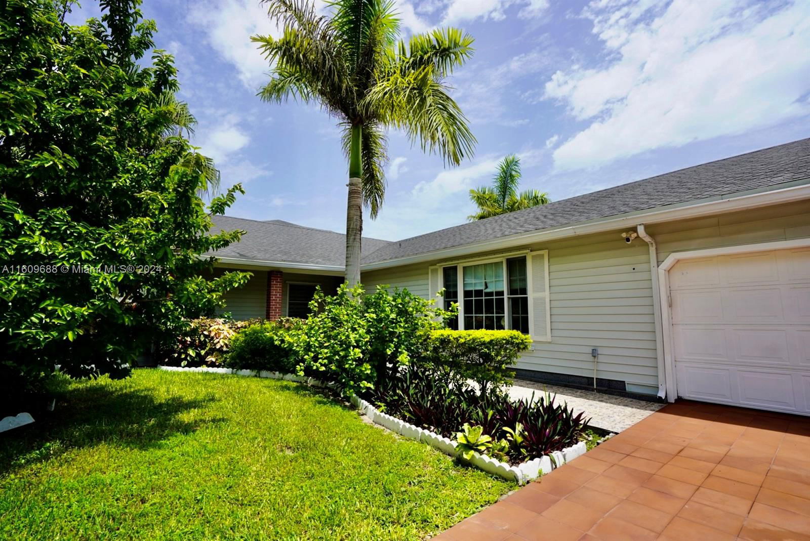 Real estate property located at 15042 149th St, Miami-Dade County, COUNTRY WALK SEC 3, Miami, FL