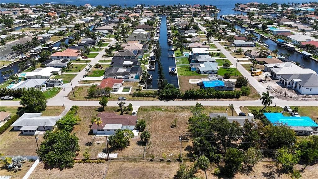 Real estate property located at 425 MONTEREY AVE, Lee, Cape Coral, Cape Coral, FL