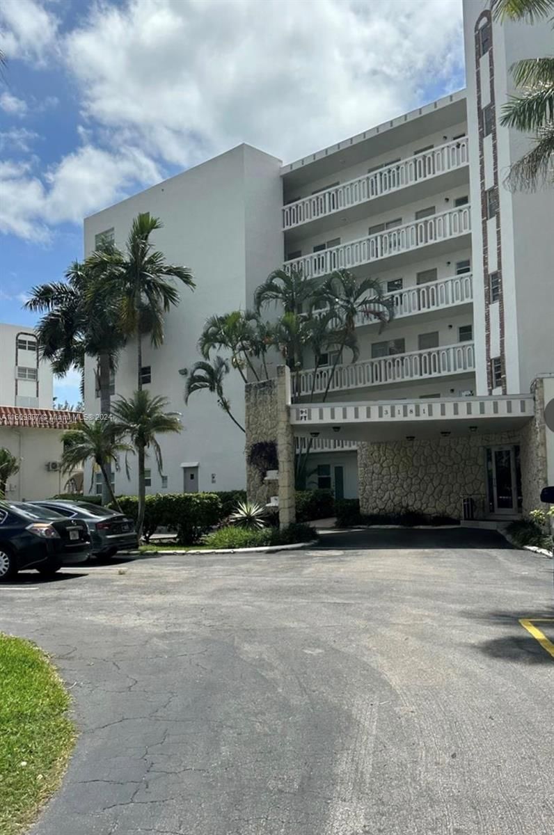 Real estate property located at 3181 Ocean Dr #307, Broward, GOLDEN VIEW CONDO, Hallandale Beach, FL