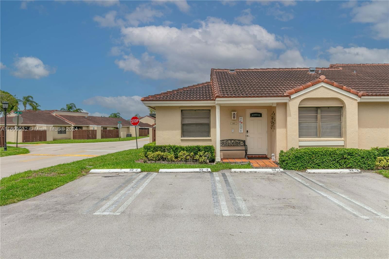 Real estate property located at 6117 171st St #6117, Miami-Dade County, VILLA HOMES AT THE MOORS, Hialeah, FL