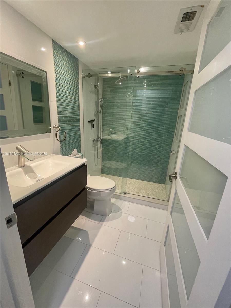 Real estate property located at 11800 18th St #131-4, Miami-dade, International Park Condo, Miami, FL
