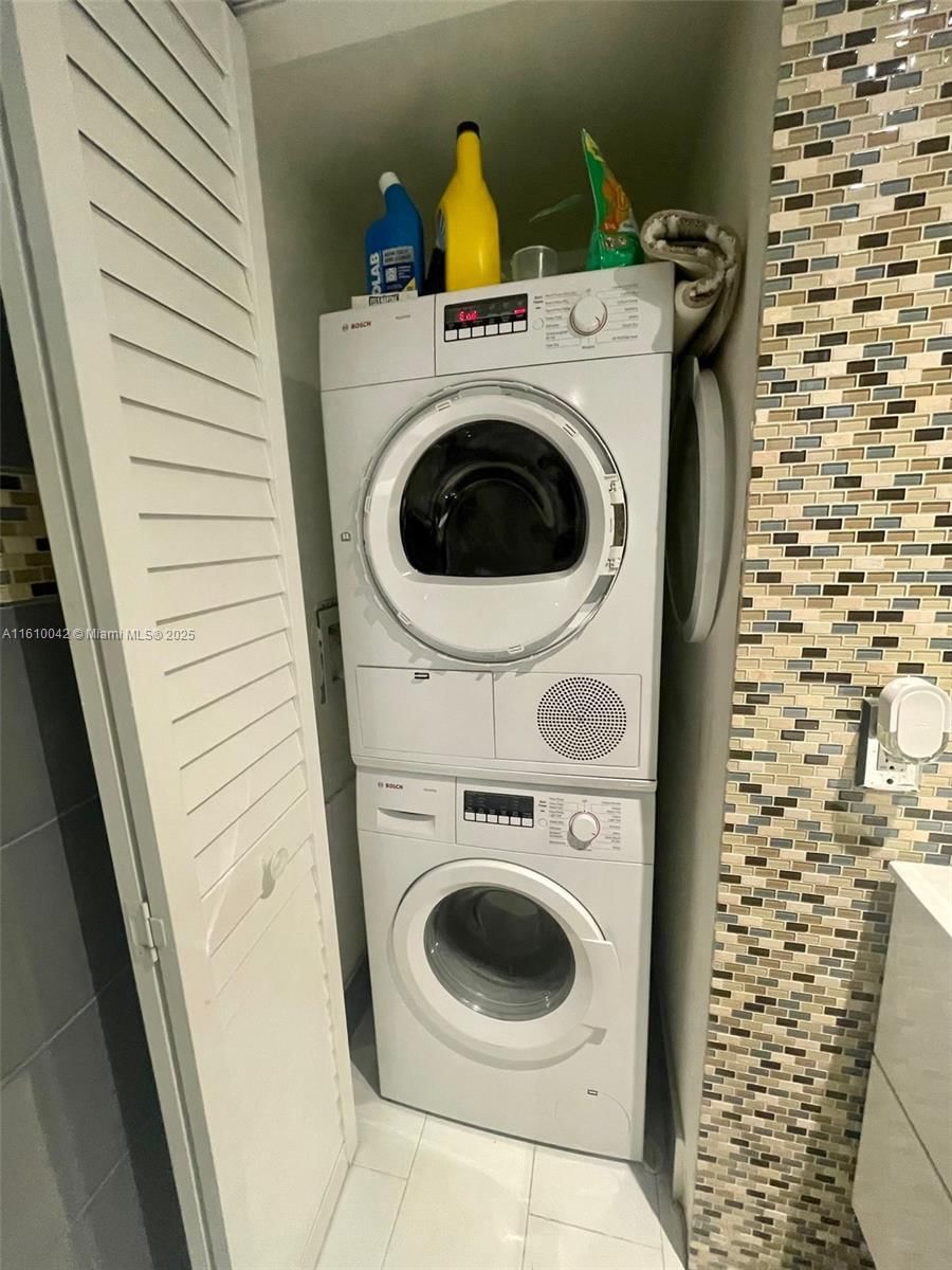 Real estate property located at 11800 18th St #131-4, Miami-dade, International Park Condo, Miami, FL