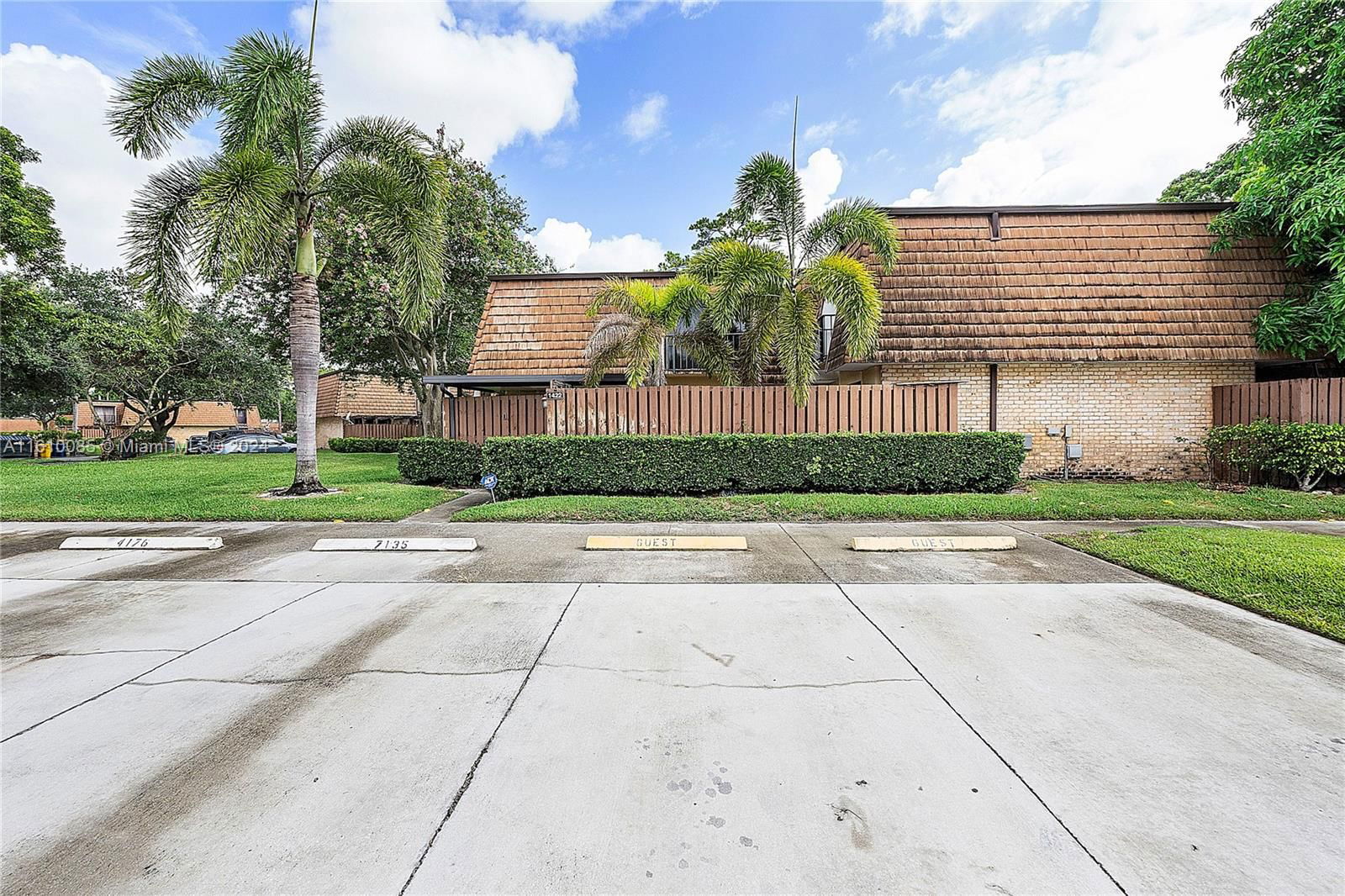 Real estate property located at 1422 14th Ln C, Palm Beach, SHERWOOD LAKES, Green Acres, FL