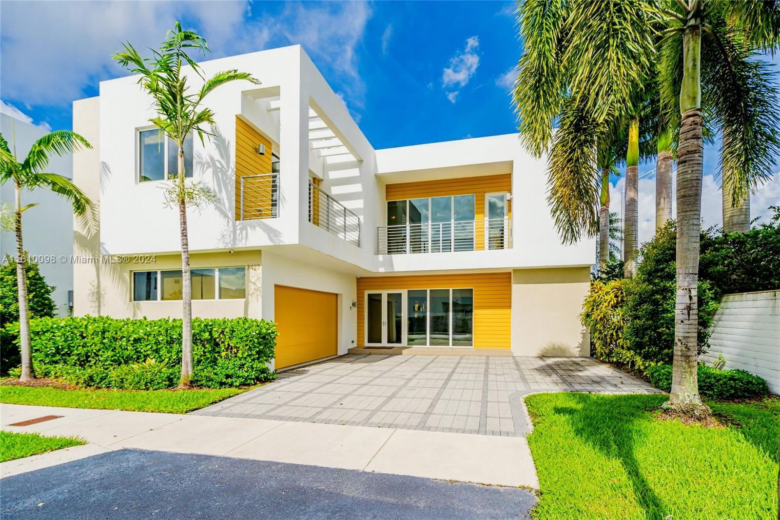 Real estate property located at 7427 99th Ave, Miami-Dade County, DORAL COMMONS RESIDENTIAL, Doral, FL