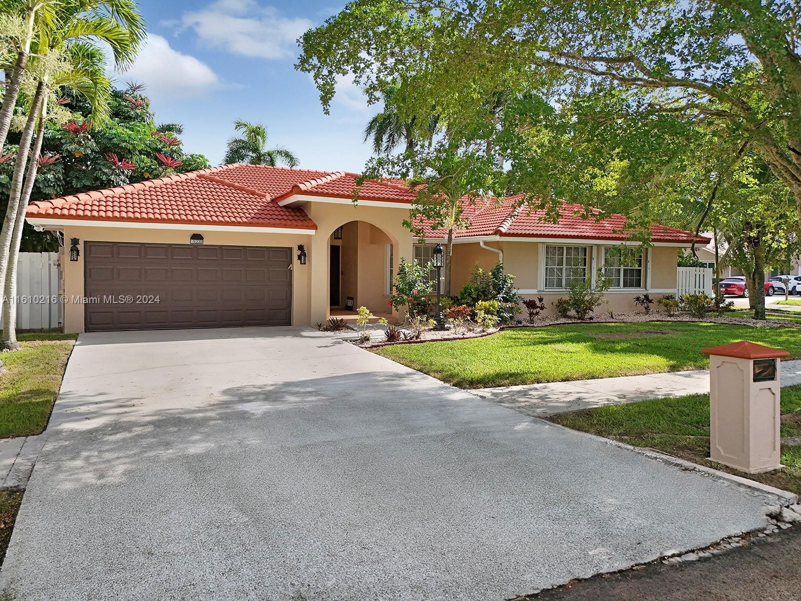 Real estate property located at 15233 112 terrace, Miami-Dade County, HAMMOCKS SHORES 2ND ADDN, Miami, FL