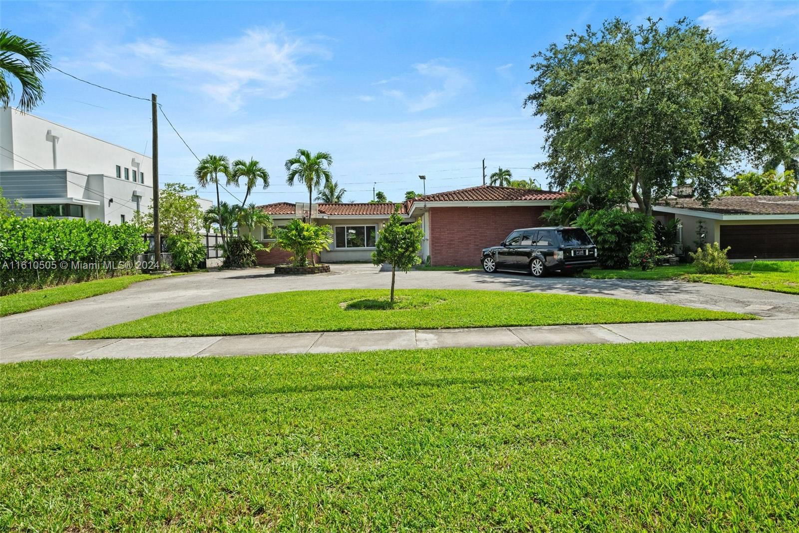 Real estate property located at 85 Royal Poinciana Blvd, Miami-Dade, COUNTRY CLUB EST SEC 2 AM, Miami Springs, FL