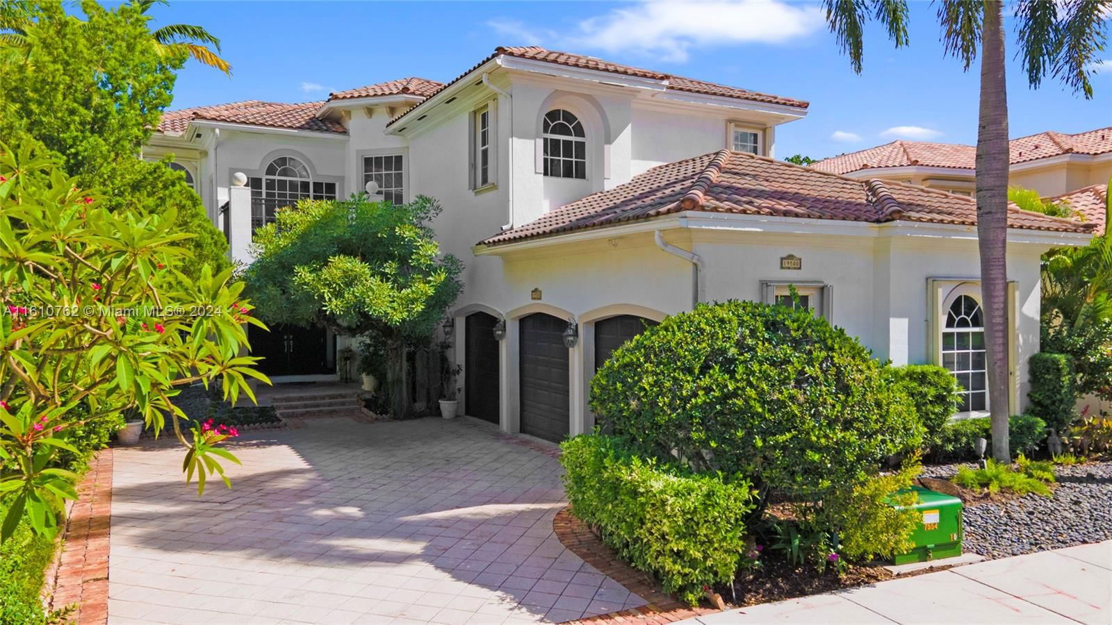 Real estate property located at 19500 Ambassador Ct, Miami-Dade County, PRESIDENTIAL ESTATES SUB, Miami, FL