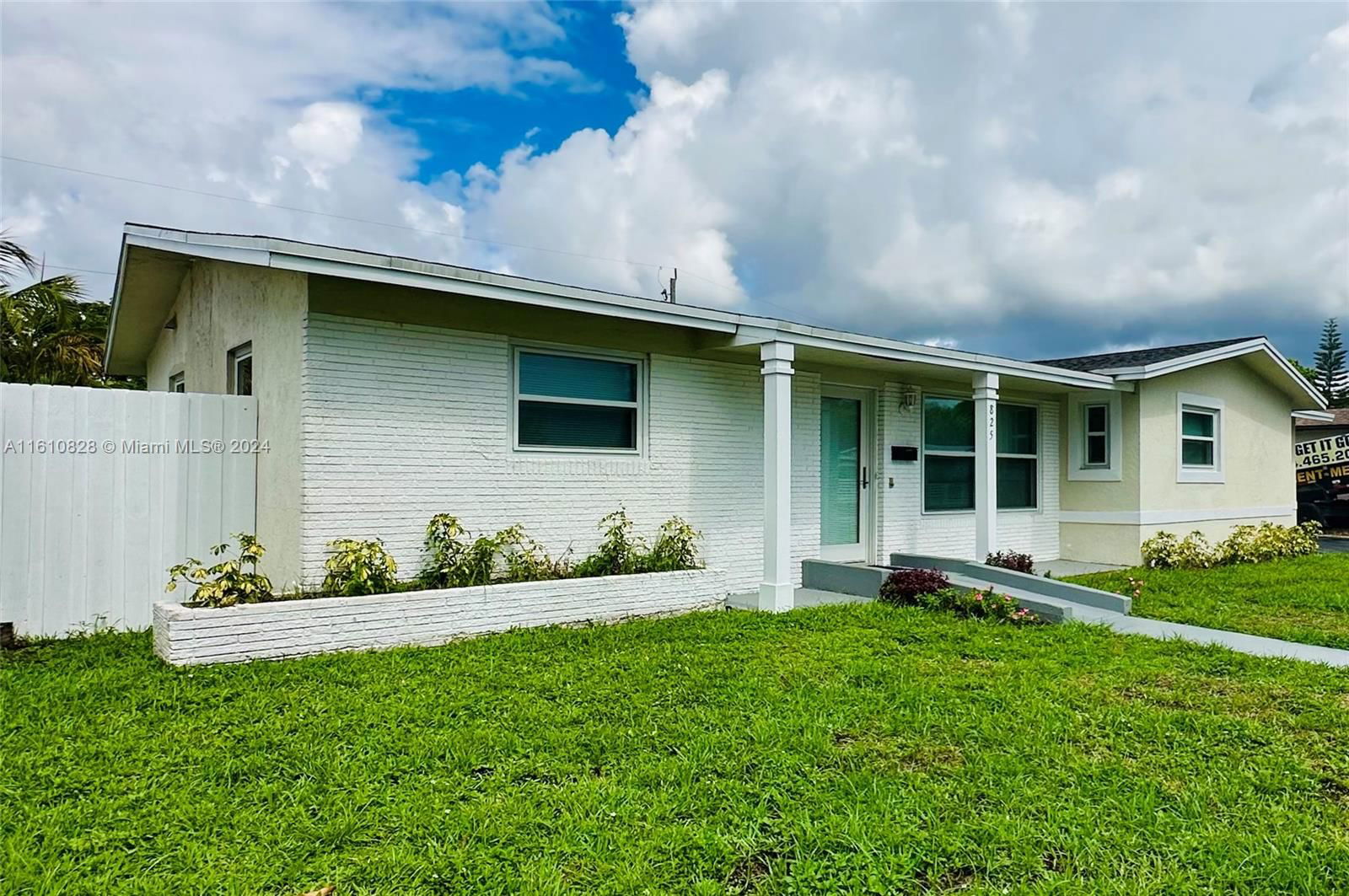 Real estate property located at 825 8th Ave, Broward County, DANIA TROPICAL ESTATES, Dania Beach, FL