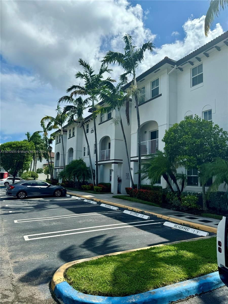 Real estate property located at 8930 97th Ave #211, Miami-Dade County, ST MAARTEN AT GRAND BAY C, Doral, FL