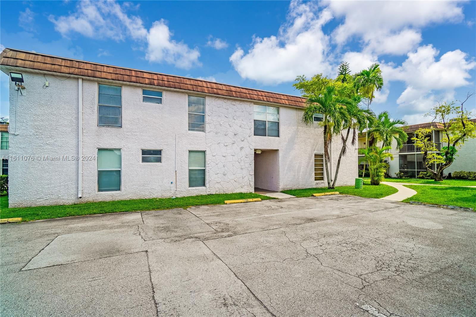 Real estate property located at 10395 Kendall Dr V7, Miami-Dade County, KENDALL ACRES CONDO BLDG, Miami, FL