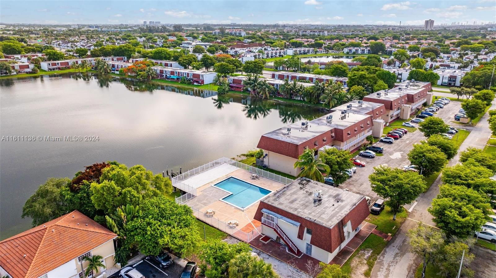 Real estate property located at 310 107th Ave #202, Miami-Dade, Laguna Club East, Miami, FL