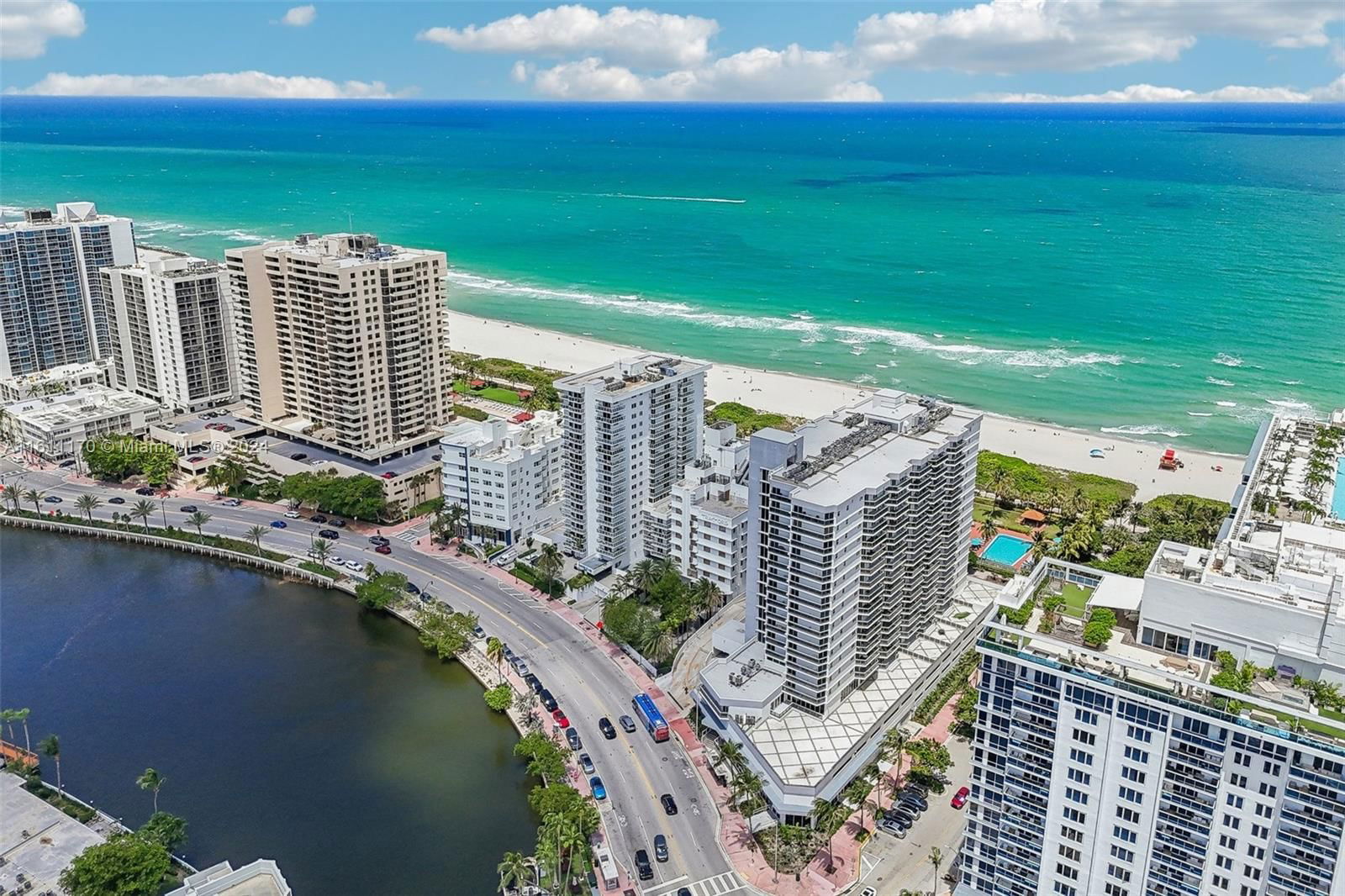 Real estate property located at 2401 Collins Ave #1011, Miami-Dade County, THE RIVIERA CONDO, Miami Beach, FL