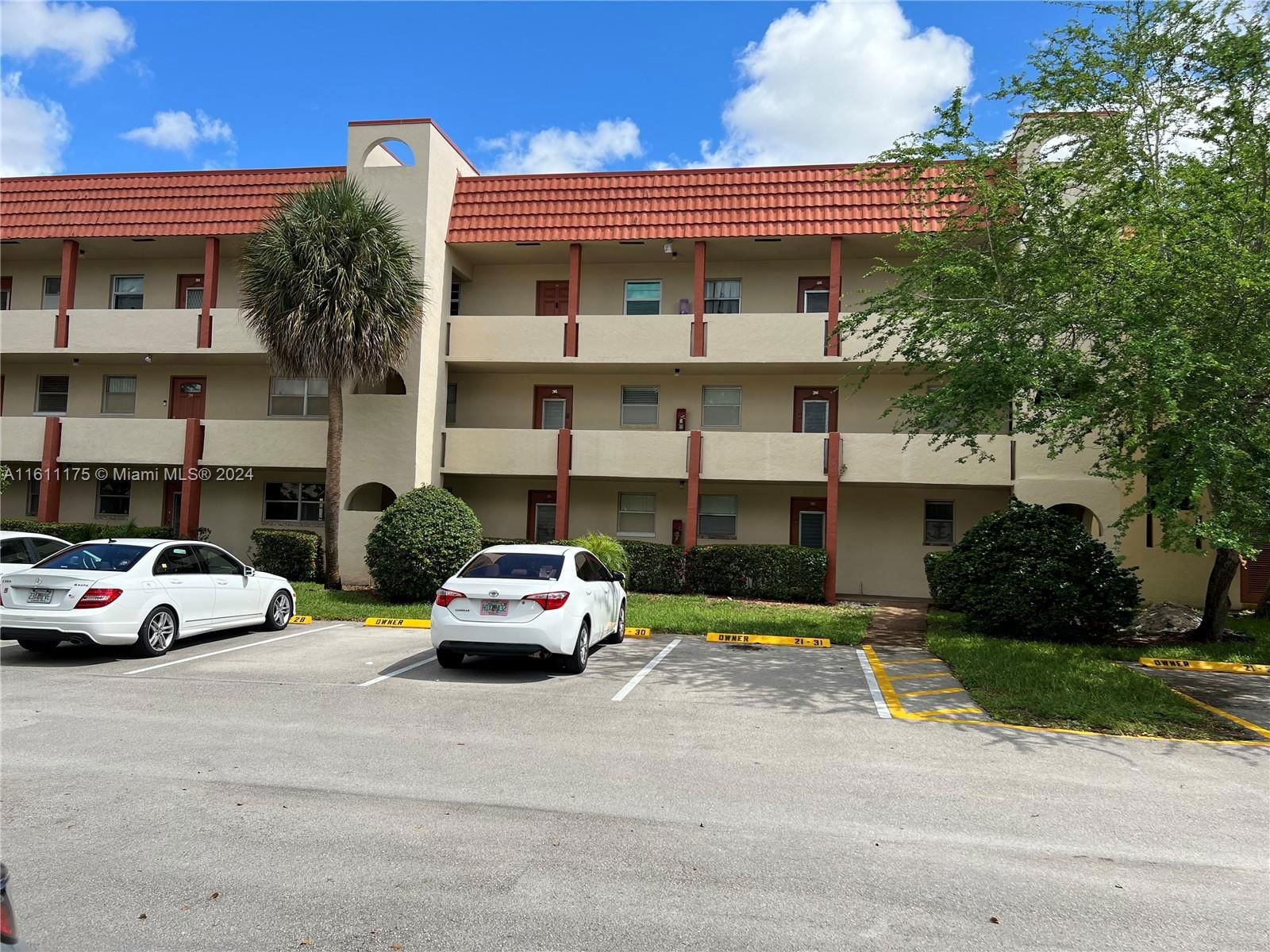 Real estate property located at 3071 Sunrise Lakes Dr #104, Broward County, SUNRISE LAKES 21 CONDO, Sunrise, FL