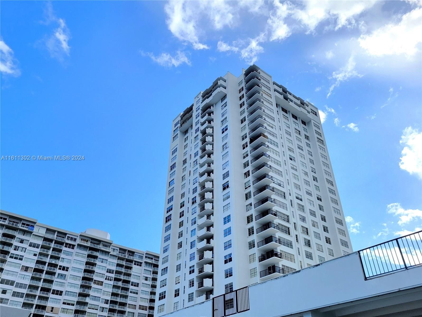 Real estate property located at 2750 183rd St #1606, Miami-Dade, COMMODORE PLAZA CONDO, Aventura, FL