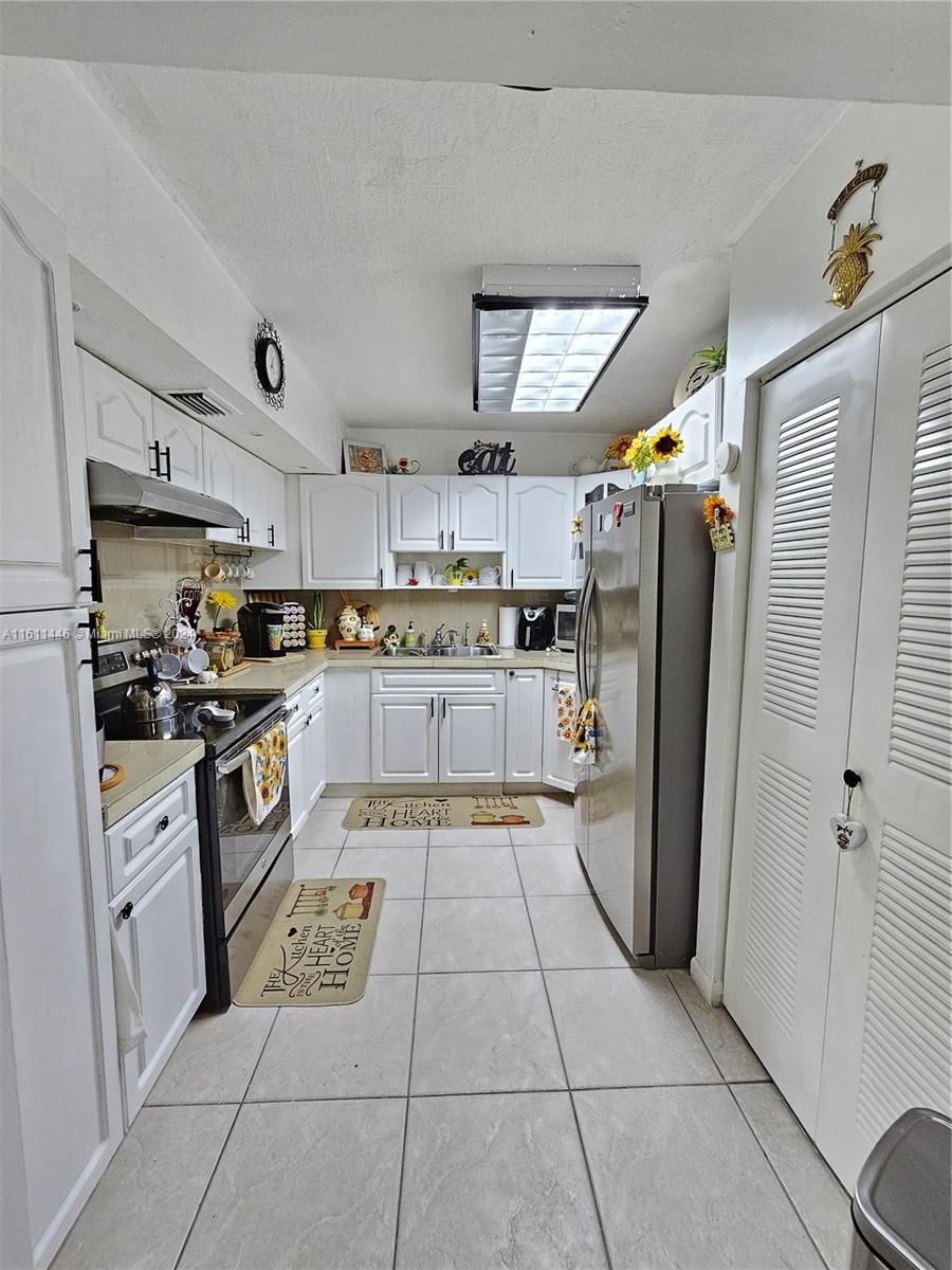 Real estate property located at 1810 119th St #204, Miami-Dade County, LAKEVIEW ESTATES CONDO, Miami, FL