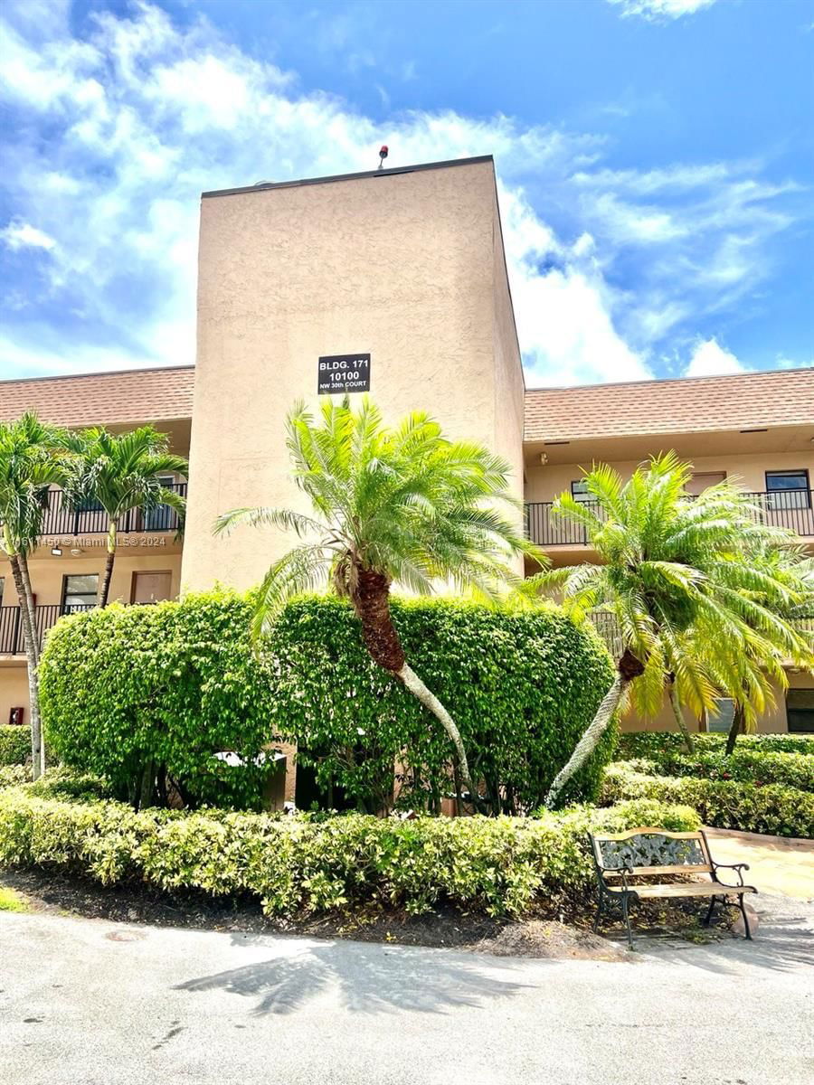 Real estate property located at 10100 30th Ct #106, Broward County, SUNRISE LAKES 171 CONDO, Sunrise, FL