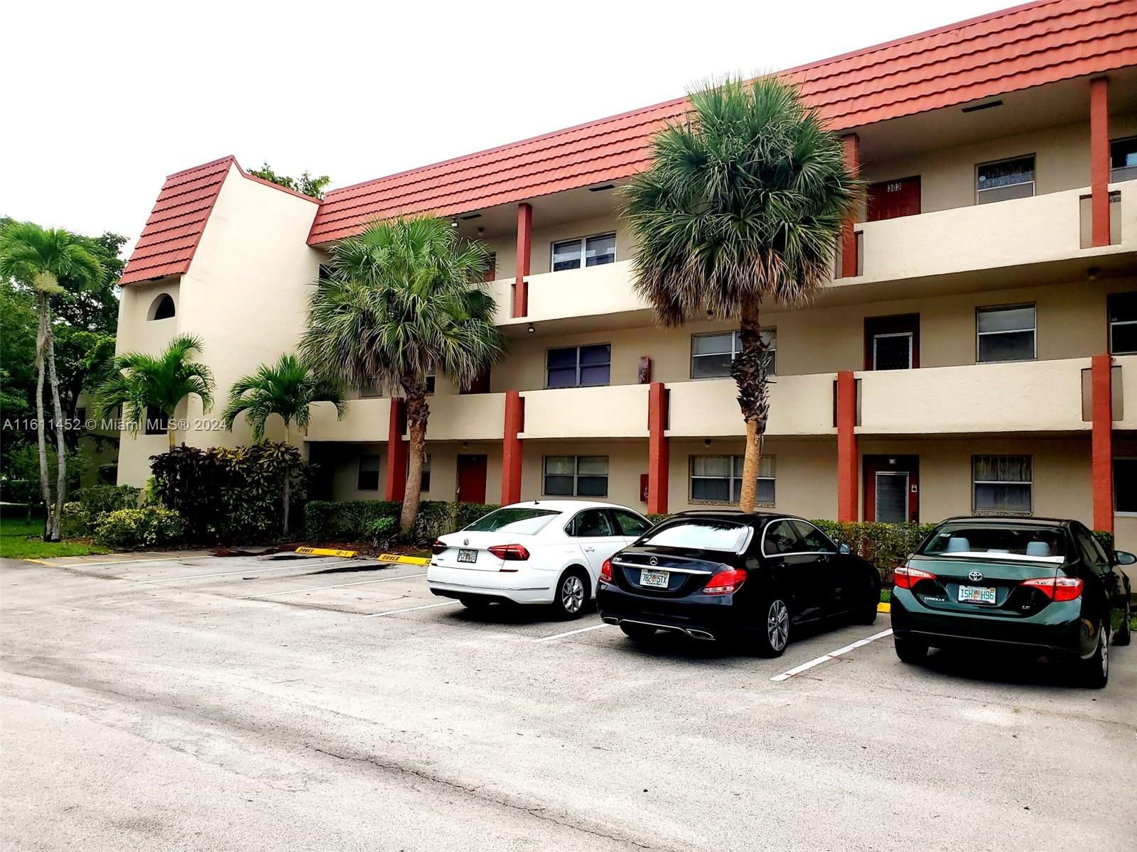 Real estate property located at 2701 Sunrise Lakes Dr #301, Broward, SUNRISE LAKES 10 CONDO, Sunrise, FL