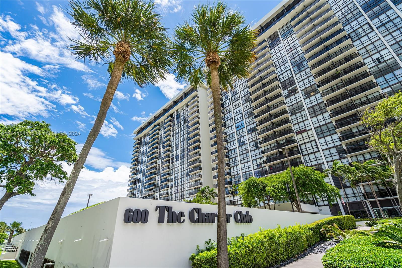 Real estate property located at 600 36th St #1202, Miami-Dade County, CHARTER CLUB CONDO, Miami, FL
