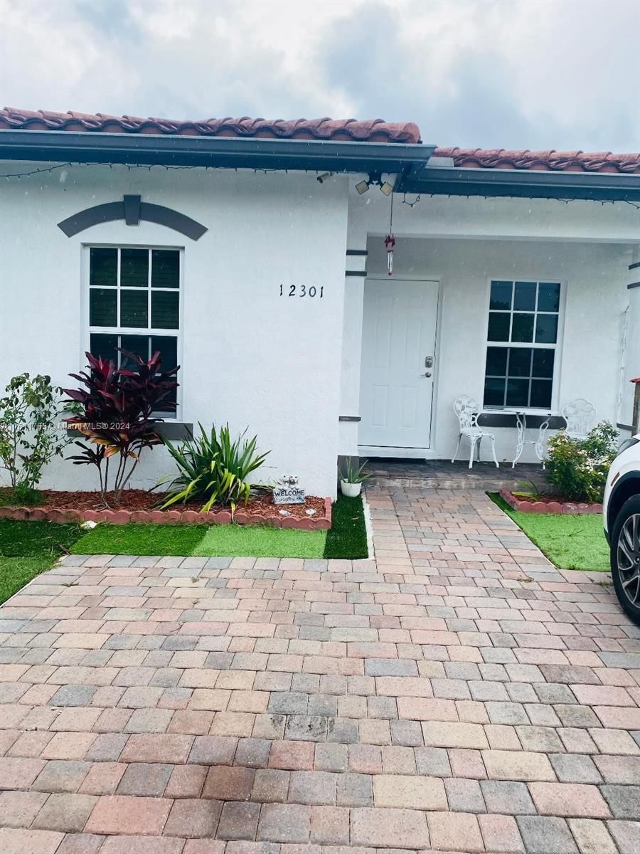 Real estate property located at 12301 214th Ter, Miami-Dade, DE CAYON SUBDIVISION, Miami, FL