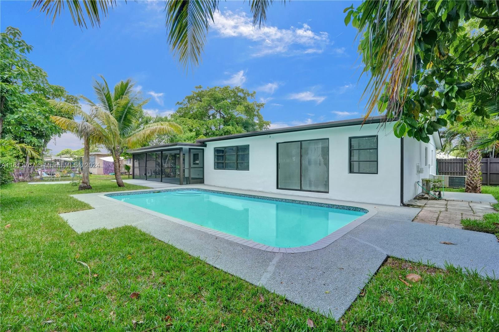 Real estate property located at 590 38th Pl, Broward, BONNIE LOCH SEC 1, Deerfield Beach, FL