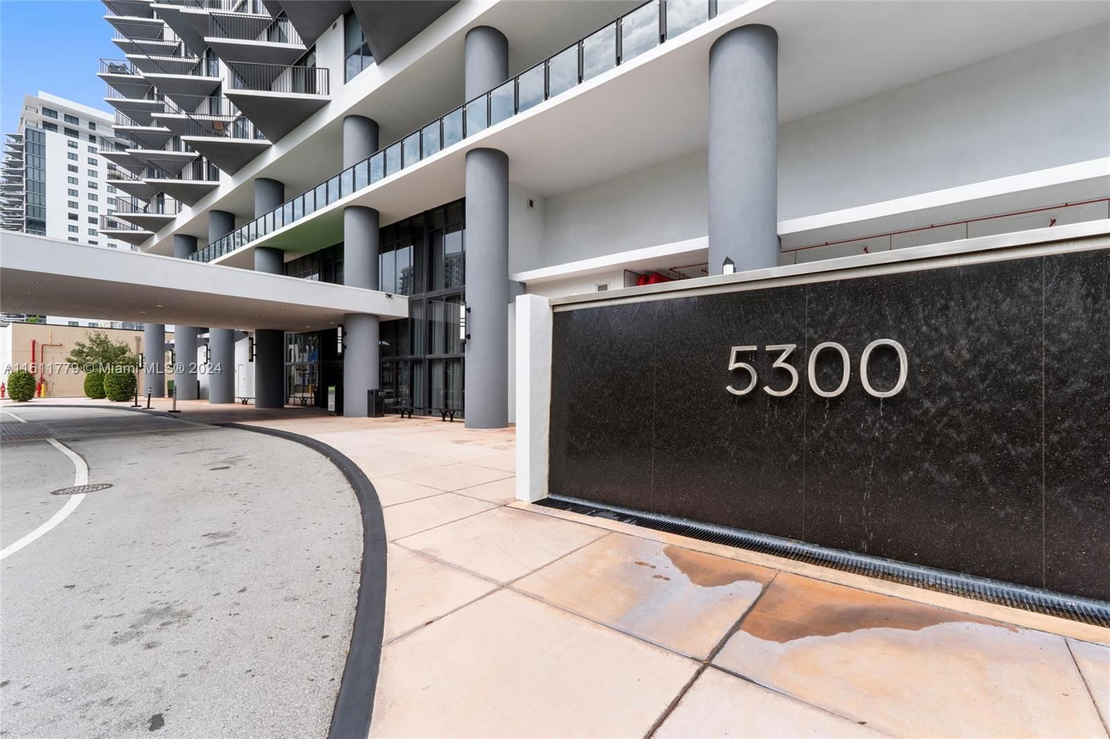 Real estate property located at 5300 85th Ave #303, Miami-Dade, Downtown Doral, Doral, FL