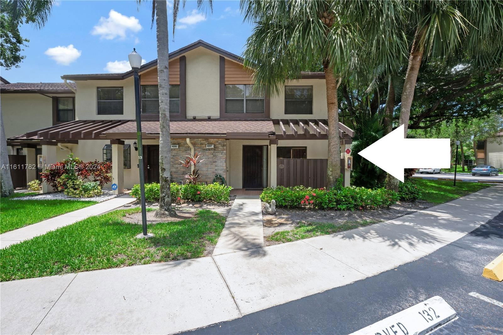 Real estate property located at 4557 Carambola Cir S #27252, Broward County, BAYWOOD VILLAGE III-A CON, Coconut Creek, FL