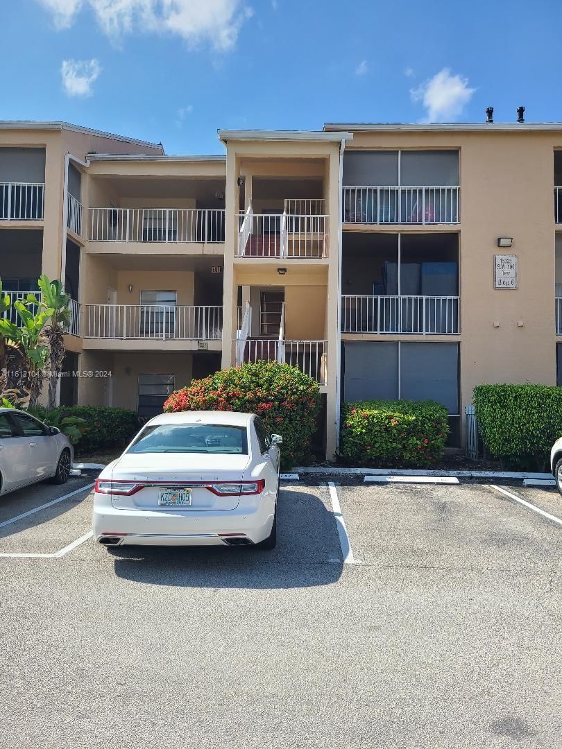 Real estate property located at 15325 106th Ter #609, Miami-Dade County, HAMMOCKS TRAILS CONDO, Miami, FL