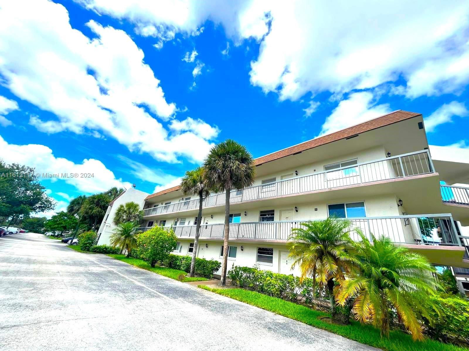 Real estate property located at 7500 17th St #102, Broward, OMEGA CONDO NO 8, Plantation, FL