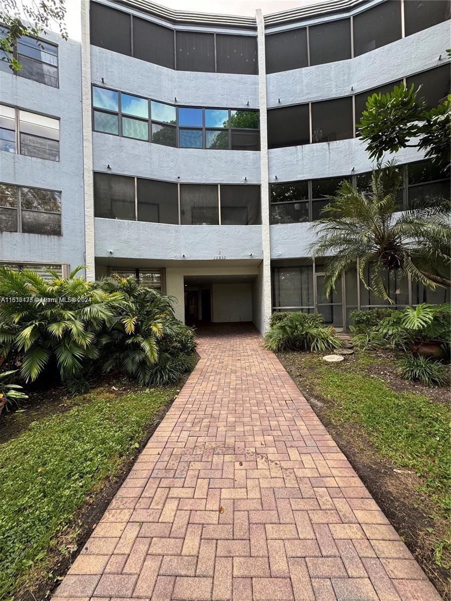 Real estate property located at 10852 Kendall Dr #418, Miami-Dade, KENDALL GATE CONDO, Miami, FL