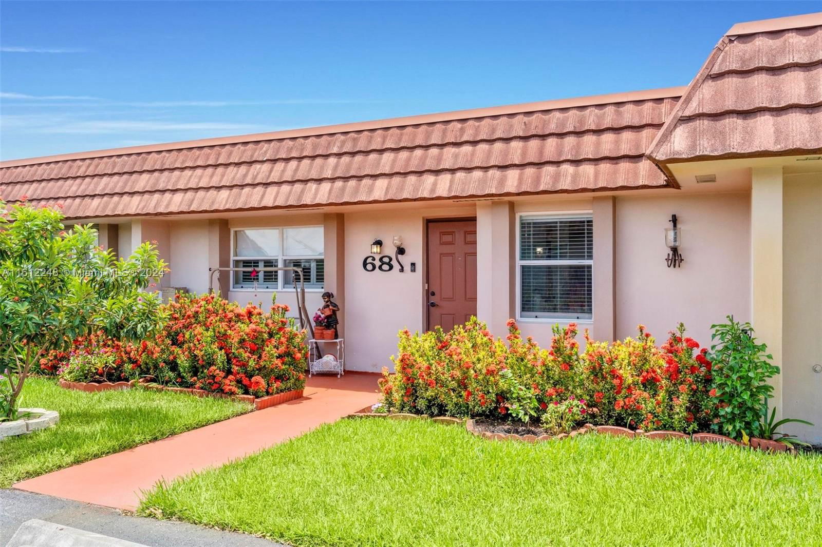 Real estate property located at 5725 Fernley Dr E #68, Palm Beach County, CRESTHAVEN CONDO TOWNHOME, West Palm Beach, FL