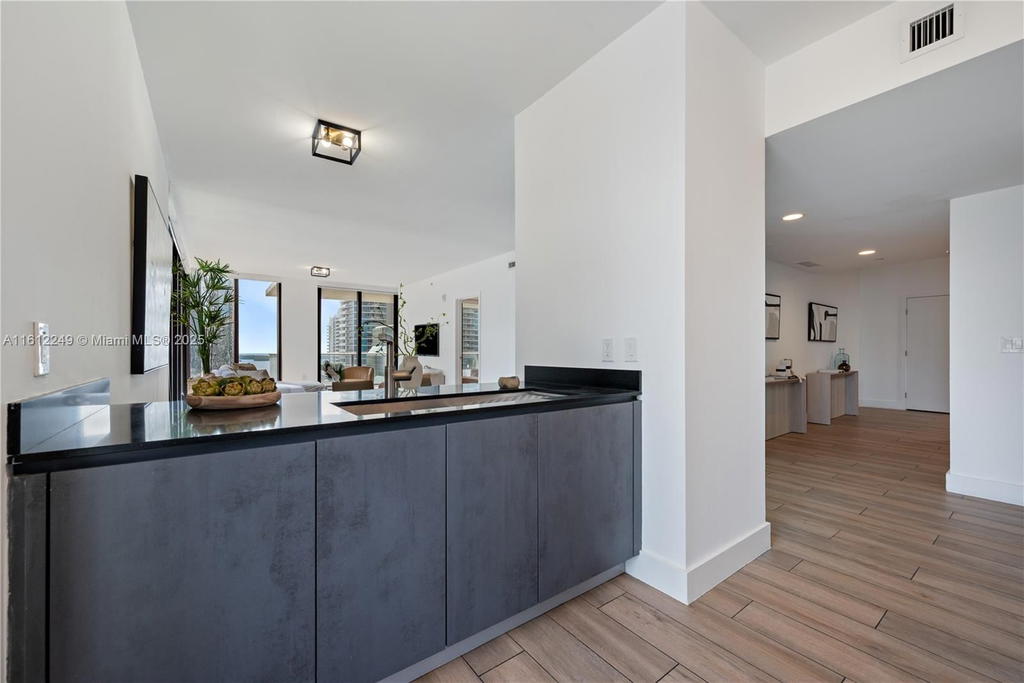 Real estate property located at 1010 Brickell Ave #2201, Miami-dade, 1010 Brickell, Miami, FL