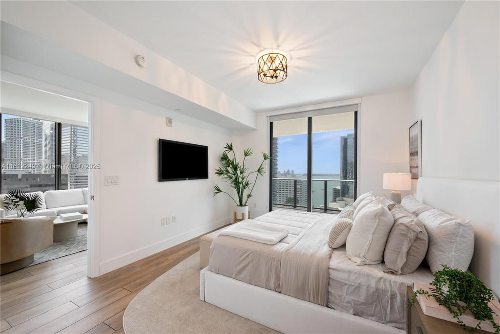 Real estate property located at 1010 Brickell Ave #2201, Miami-dade, 1010 Brickell, Miami, FL