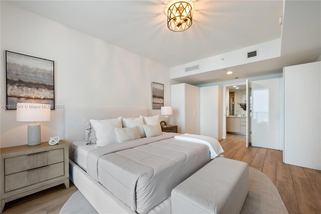 Real estate property located at 1010 Brickell Ave #2201, Miami-dade, 1010 Brickell, Miami, FL