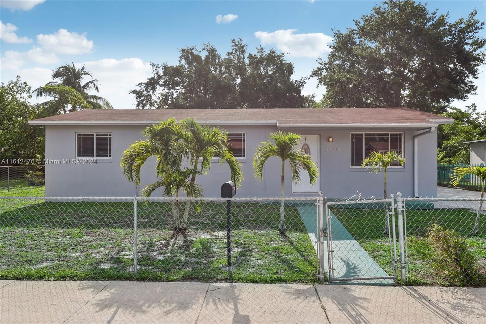 Real estate property located at 17951 22nd Ct, Miami-Dade County, MARK-ALAN MANOR, Miami Gardens, FL