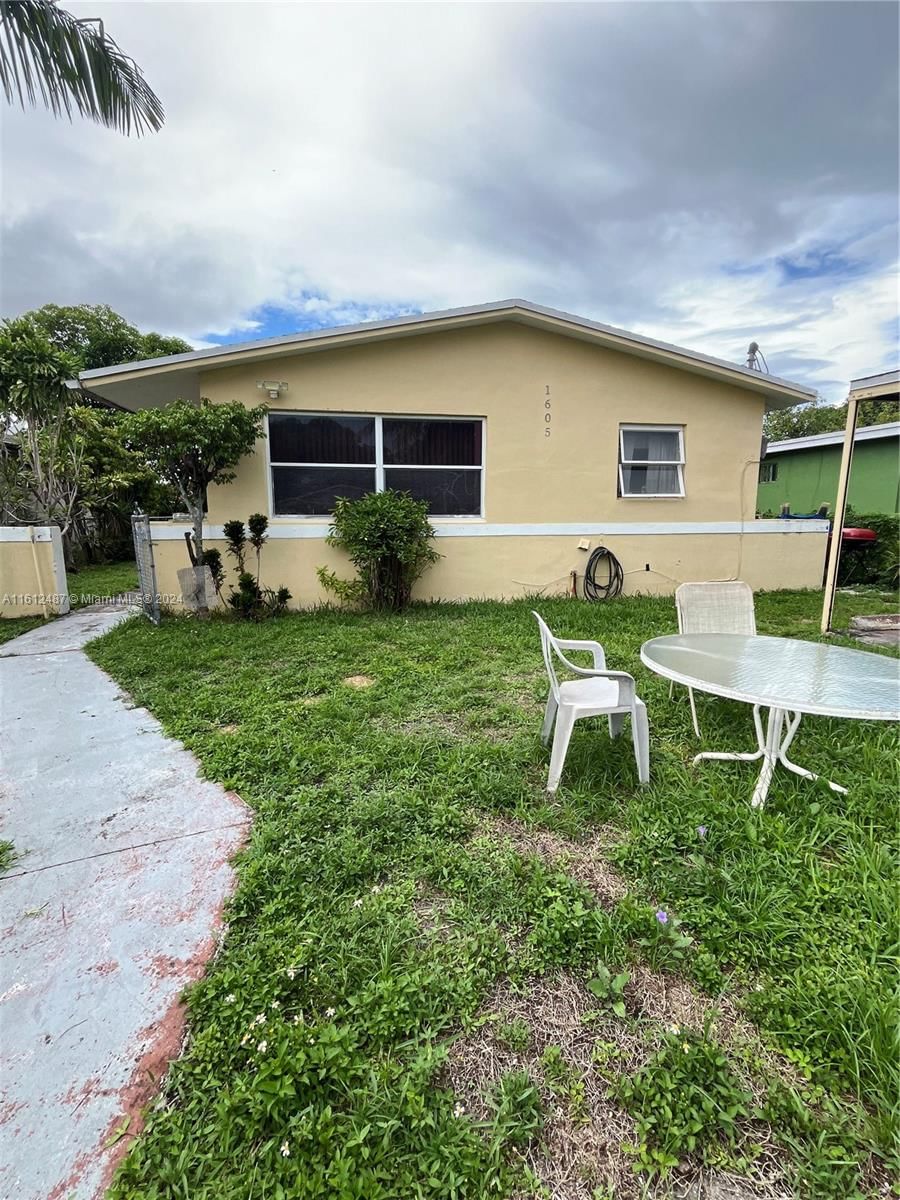 Real estate property located at 1605 117th St, Miami-Dade, SHERNA PARK, Miami, FL