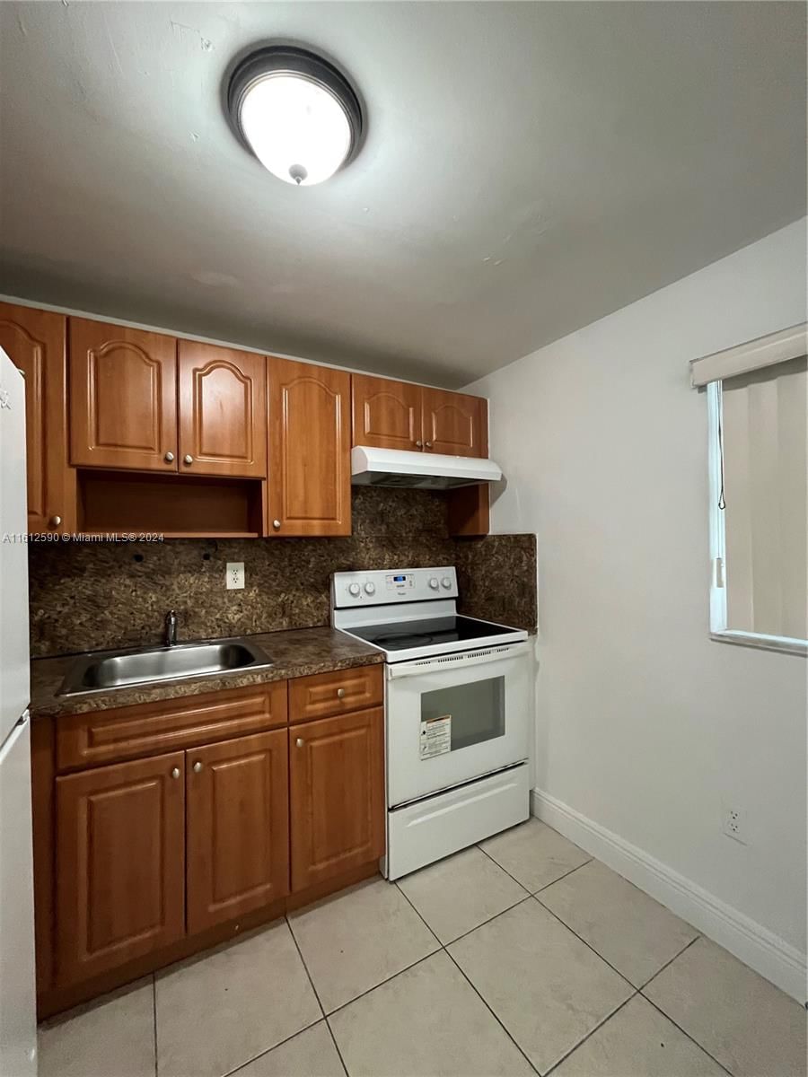 Real estate property located at 1735 60th St M203, Miami-Dade County, LOS SUENOS CONDO, Hialeah, FL