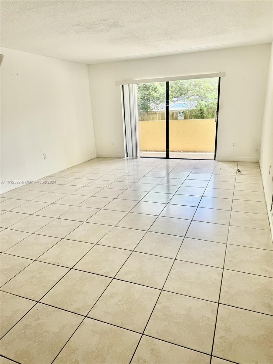 Real estate property located at 10431 Kendall Dr D114, Miami-Dade County, NOB HILL WEST CONDO, Miami, FL