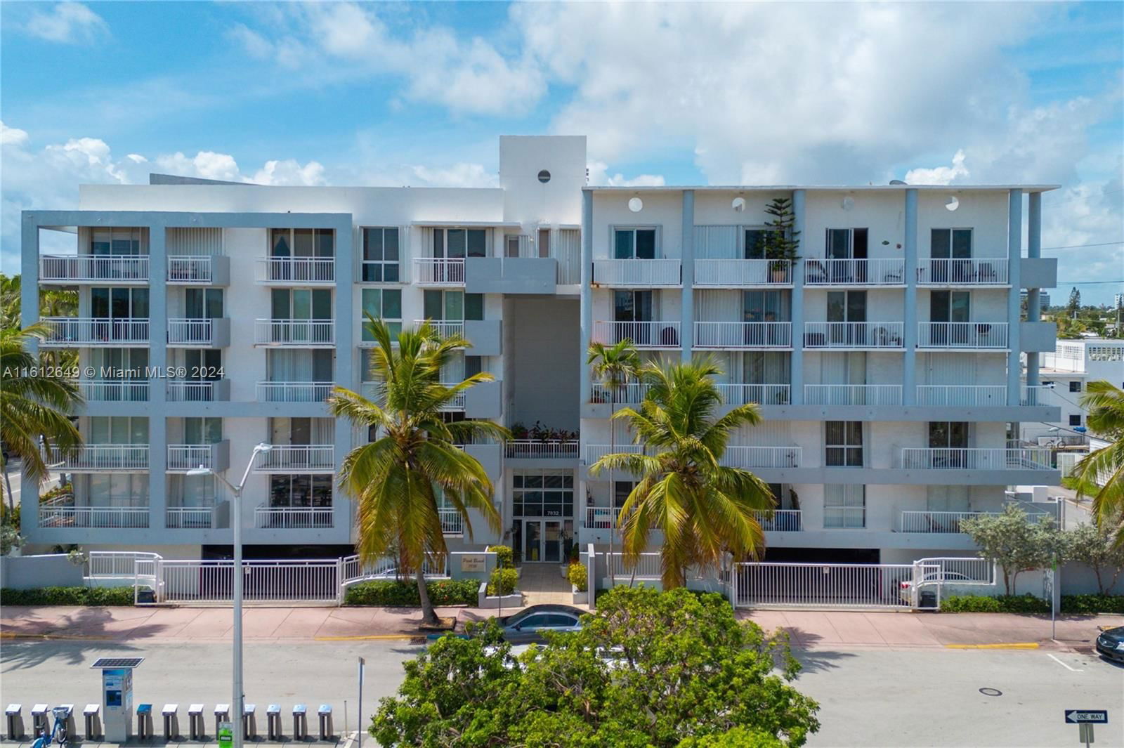 Real estate property located at 7832 Collins Ave #405, Miami-Dade, PARK BEACH CLUB CONDO, Miami Beach, FL