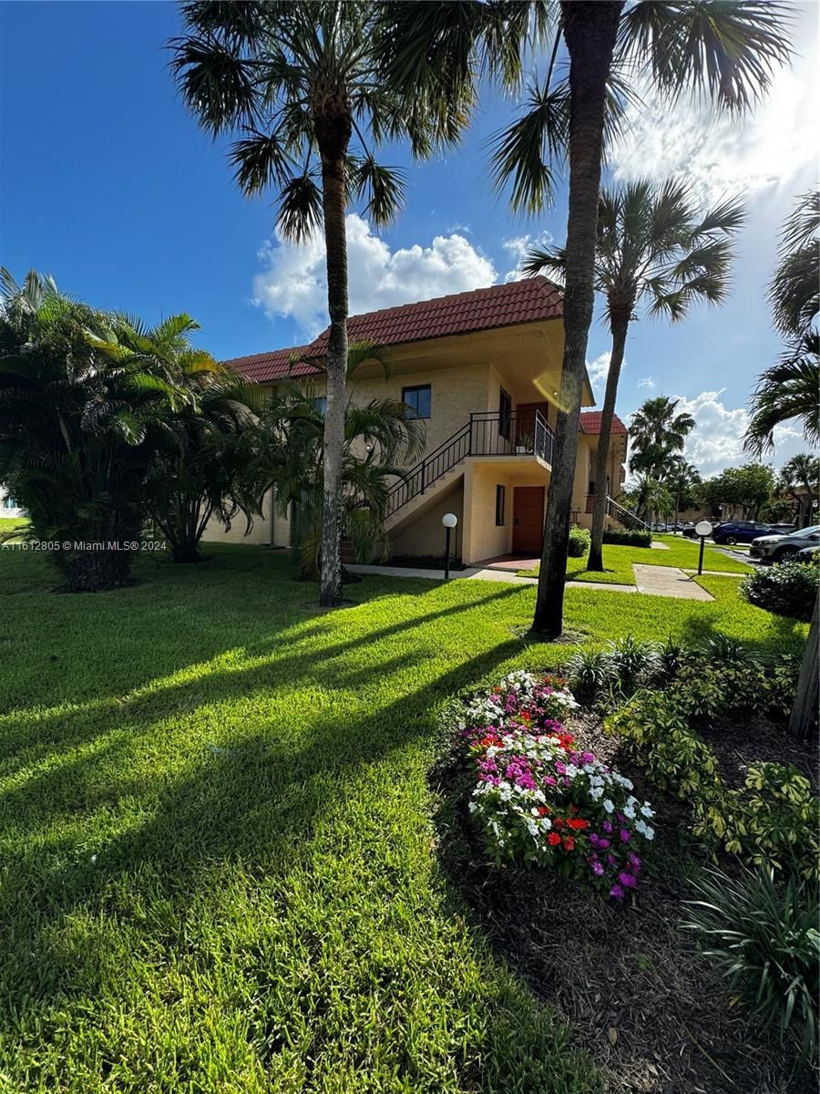 Real estate property located at 150 Lakeview Dr #201, Broward County, RACQUET CLUB APARTMENTS A, Weston, FL